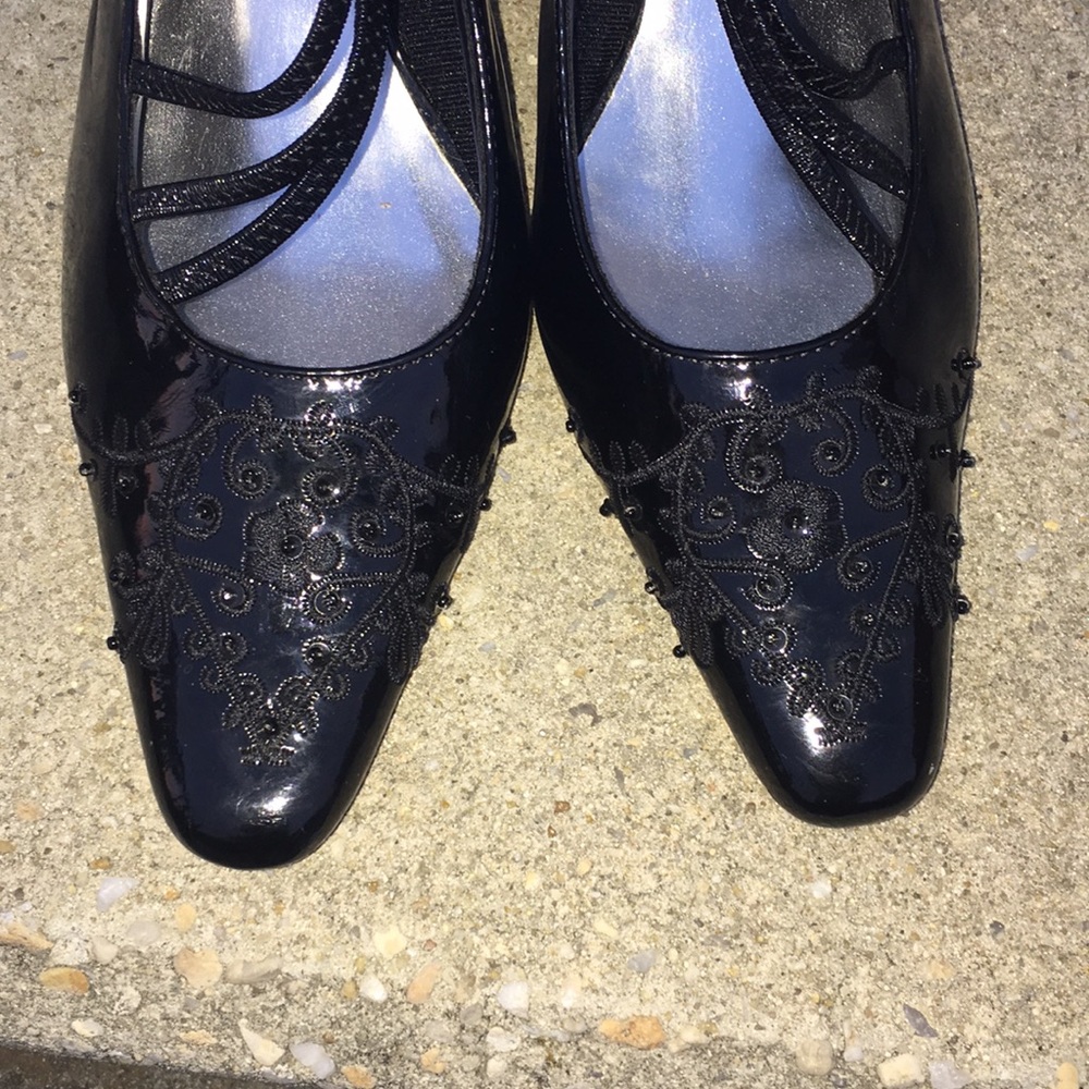 Shoes - Picture 4 of 8